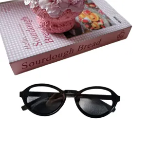 Retro ovale Sonnenbrille für Damen und Herren, modische kleine schwarze Trend Sonnenbrille.