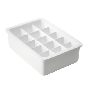 Dettaglio organizer per biancheria intima in plastica bianca, scatola divisoria per cassetti.