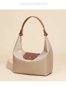 Waterdichte nylon hobo tas met bruin lederen handvat en flap, stijlvolle dagelijkse tas.