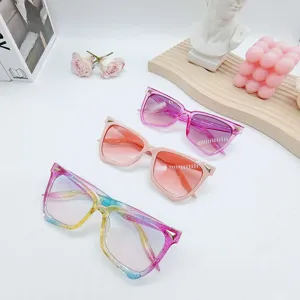 Modische Farbverlauf Sonnenbrillen Set, trendige bunte transparente Brillenfassung Alltag.
