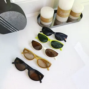 Gafas de sol ojo de gato montura pequeña, estilo retro de moda para uso diario.