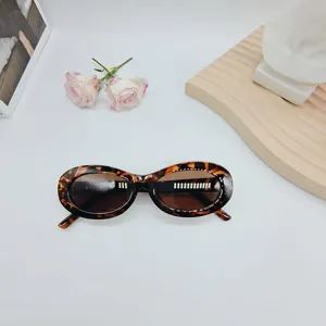 Retro leopard print oval sunglasses for women, fashion vintage small frame sun glasses detail.