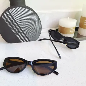 2025 Nuevas Gafas de Sol Ojo de Gato Pequeñas Negras Retro para Hombres y Mujeres de Moda