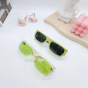 Gafas de sol retro de montura pequeña de moda para hombre y mujer, gafas rectangulares elegantes.