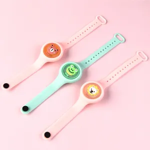 Leuke cartoon oplichtende muggenwerende armbanden voor kinderen met beer, kikker en leeuw.