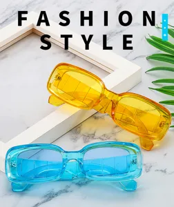 Stilvolle quadratische transparente Sonnenbrille im Retro Design für trendige Streetwear.
