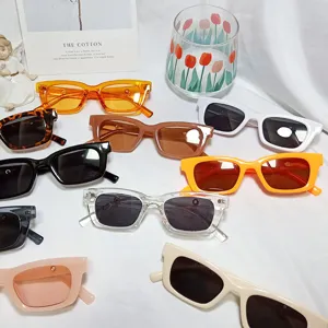 Trendige Gelee Farbe Kleinrahmen Sonnenbrille, stilvolle schmale Retro Party Sonnenbrille.