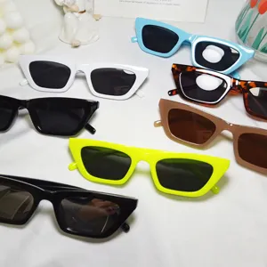 Trendy cat-eye sunglasses for women, fashion Korean style sun glasses with UV protection for street snap.
