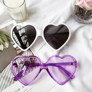 Lunettes de soleil tendance en forme de cœur pour femmes et hommes, style rétro.
