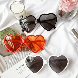 Lunettes de Soleil Vintage en Forme de Cœur pour Femmes Hommes Mode Rétro Plastique Résine Monture Protection Solaire Streetwear