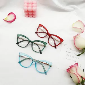 Vista detallada de monturas de gafas retro ojo de gato anti luz azul con patillas metálicas.