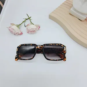 Occhiali da sole quadrati leopardati retrò per uomo e donna, protezione UV vintage.