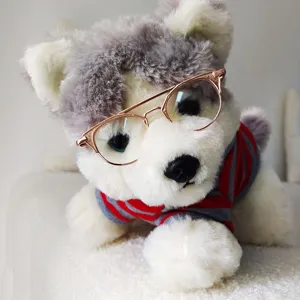 Détail de lunettes à double pont métallique pour poupées en coton et animaux photo.