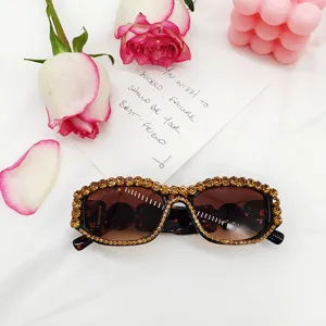 Lunettes de soleil de luxe strass pour femmes, mode cristal design lunettes UV400.