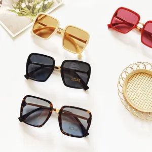 Trendy square sunglasses for women, stylish gradient color UV400 sun protection eyewear.
