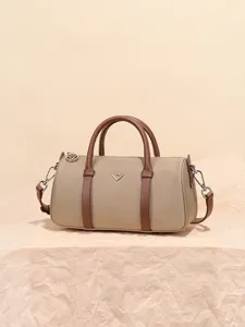 Petite sacoche Boston en nylon étanche, sac bandoulière tendance et élégant pour femme.