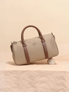 Petit sac Boston en nylon imperméable avec design bicolore classique pour le quotidien.