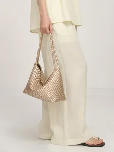 Bolso de hombro tejido en oro metálico bolso suave de cuero dumpling moda elegante