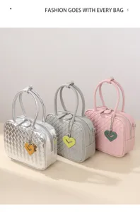 Sac à bandoulière tissé avec charm en cœur, élégant sac à main en cuir PU argent, gris, rose.