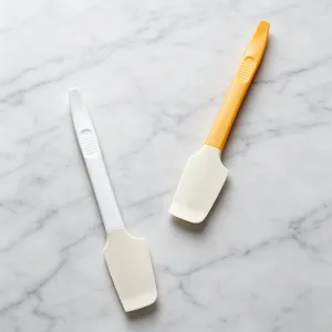 Mini Silikonspatel Set zum Backen, Cremeverteilen und Marmorlagenglas Auskratzen geeignet.