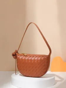 Borsa Sottoascellare Intrecciata in Pelle PU Minimalista Urbana Borsa a Tracolla a Forma di Conchiglia a Tinta Unita Con Dettaglio Nodo E Cerniera per Donna
