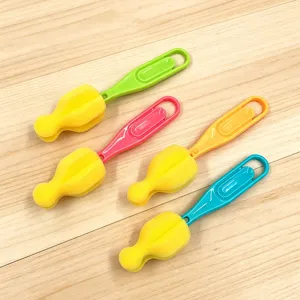 Cepillo de esponja para biberones con mango de color para la limpieza diaria de tazas