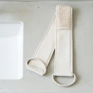 Fascia esfoliante per il bagno a doppia faccia con comode maniglie per la doccia quotidiana.