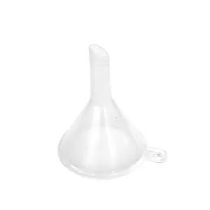 Μικρή διαφανής πλαστική χοάνη για εύκολη πλήρωση μπουκαλιών καλλυντικών και υγρών εργαλείων.