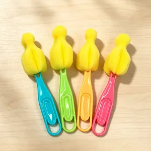 Cepillos de esponja coloridos para biberones con mangos largos para limpieza diaria.