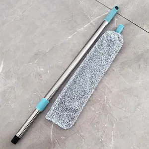 Cabezal de repuesto para plumero telescopico y barra de acero inoxidable para limpieza detallada.