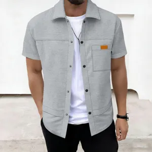 Vista dettagliata della giacca di camicia a maniche corte waffle casual da uomo.