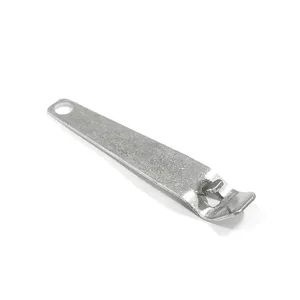 Draagbare metalen flesopener, handig multifunctioneel gereedschap voor flesjes en bier.