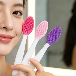 Ensemble de brosses nettoyantes pour le visage et le nez en silicone pour les soins quotidiens.