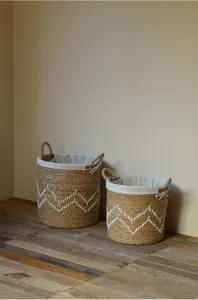 Panier de rangement tissé à la main avec doublure en tissu pour linge, jouets et décoration.
