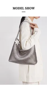 Metalisch geweven schoudertas voor dames, grote stijlvolle shopper met sterbedel.