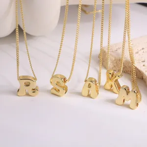 Minimaliste Cuivre Électroplaqué Or 18K Lettre Anglaise Pendentif Collier Chaîne de Clavicle Lisse Bijoux de Mode Pour Femmes