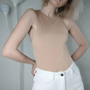 Women solid color crewneck slim sleeveless bodysuit, versatile high-end daily casual wear.