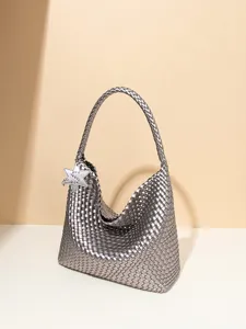Zilveren gemetalliseerde geweven hobo schoudertas met sterhanger, ruime shopper.