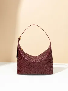 Bolso de hombro hobo de cuero trenzado burdeos para mujer, elegante bolso minimalista.
