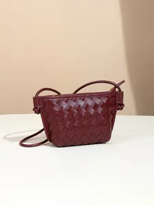Damen Gewebte PU Leder Umhängetasche Mini Quadratische Muschel Handytasche Geflochtene Schultertasche Mit Verstellbarem Gurt Urban Stil