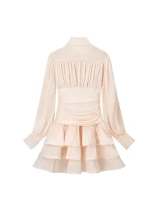 Elegante Franse stijl lichtroze mini-jurk met gelaagde volants en lange mouwen.