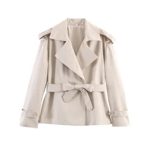 Chic beige short trench coat for women with lapel and belt. Ideal for spring work.