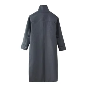Detailansicht der dunkelgrauen Wollmischung Wintermantel Rückseite, elegante Mode.