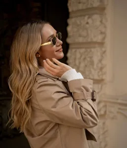 Stylish short trench coat jacket for women featuring classic double-breasted design and chic details.