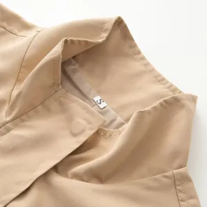 Détail col veste femme kaki, vêtement extérieur décontracté, vue étiquette taille S.