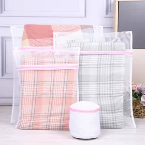 Lot de sacs a linge en filet avec fermeture eclair, tailles variees pour lavage delicat.