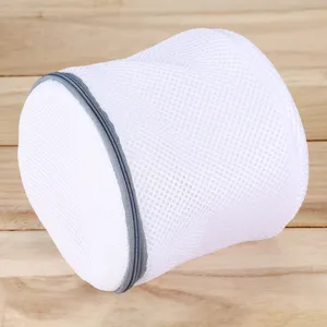 Sac à linge en filet fin renforcé avec fermeture éclair grise, housse de protection cylindrique.