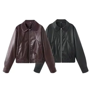 Details der Damen Kunstlederjacke mit Reverskragen, Front-Metallreißverschluss und langen Ärmeln.