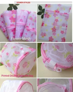 Vue détaillée du sac à linge en filet floral avec fermeture éclair durable et résistante.