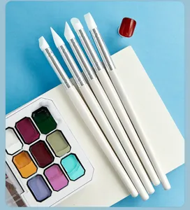 Set di 5 pennelli in silicone per nail art con tavolozza per manicure professionale.